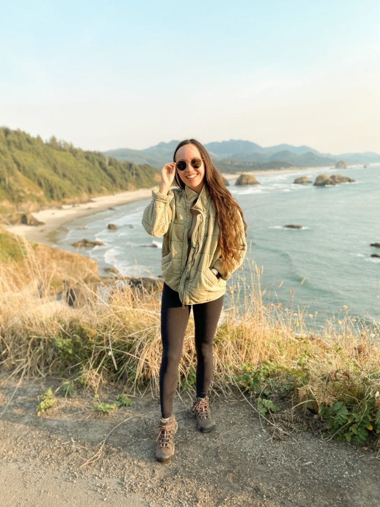 TheKarebear wearing Free People Dolman Quited Jacket in Moss and Keen Targhee women's boots in the Pacific Northwest. 